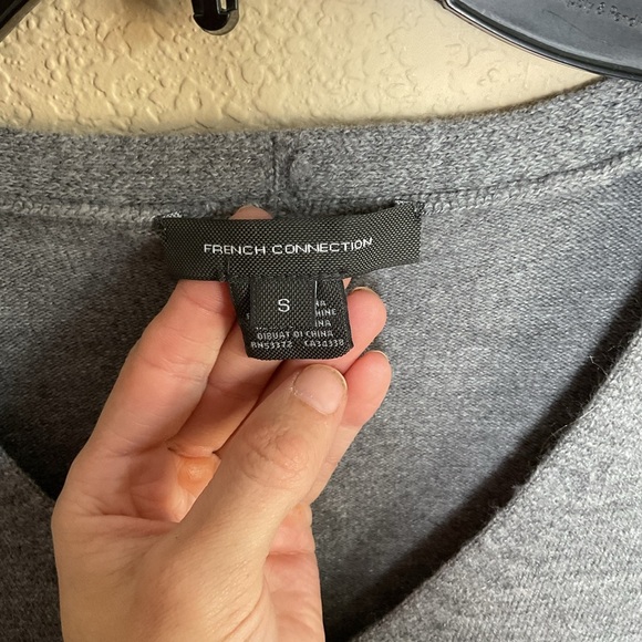 French‎ Connection Womens Small Oversized Knit Long sleeve V-Neck Sweater Gray - Picture 4 of 5